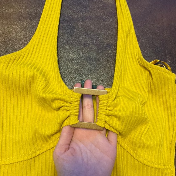 🦋Yellow bodysuit! - Picture 3 of 8